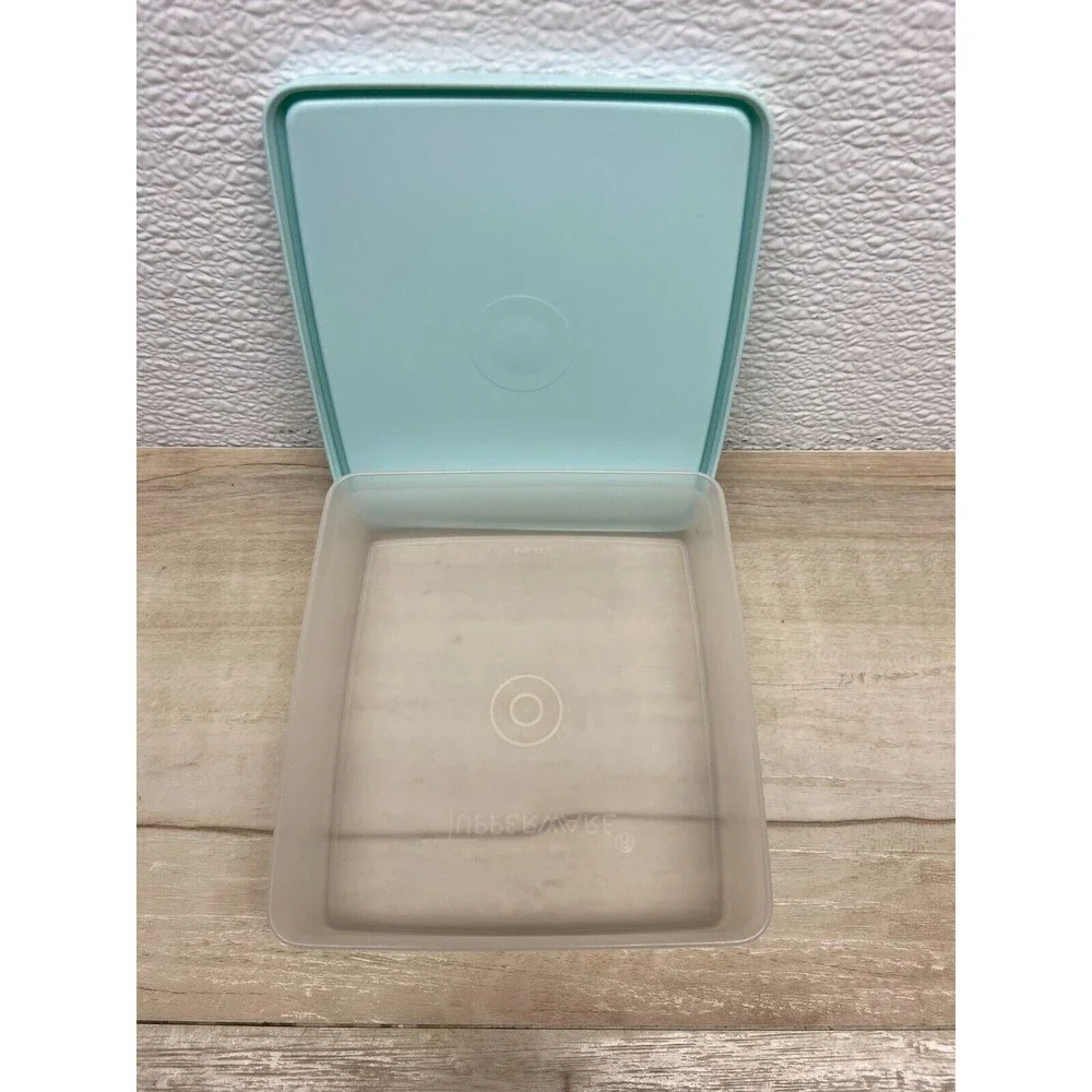 Vintage Tupperware Sanwich Container Sqare #670-33 With Lid # 671-29